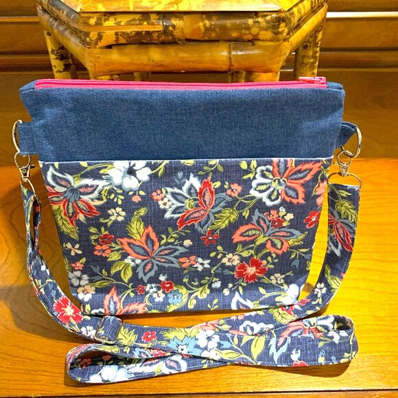 Handmade Denim and Cotton Floral Crossbody Bag with Lining and Zippered Closure - Picture 3 of 8
